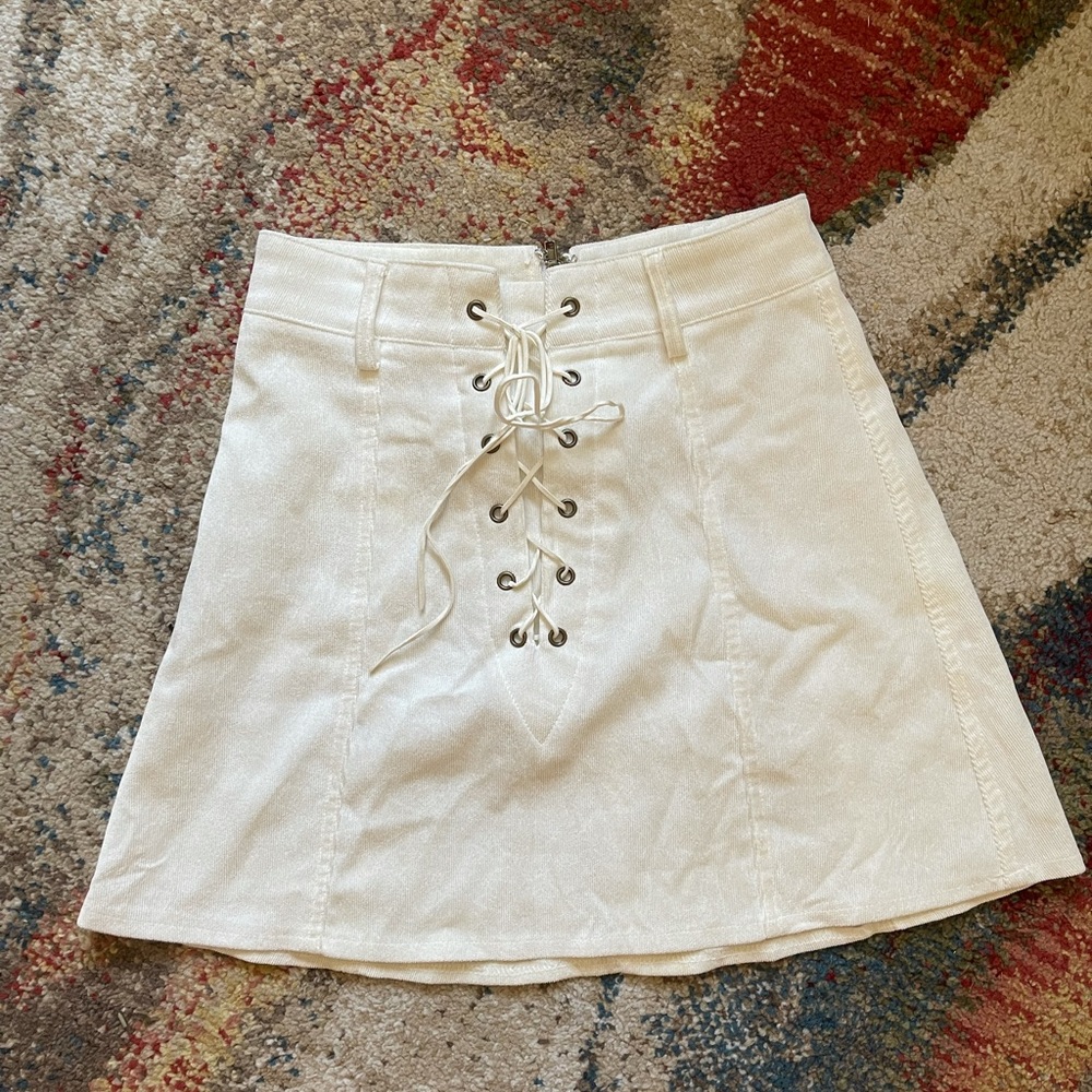 White fox boutique skirt